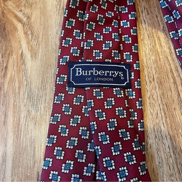 Vintage Burberry Tie - Picture 4 of 4